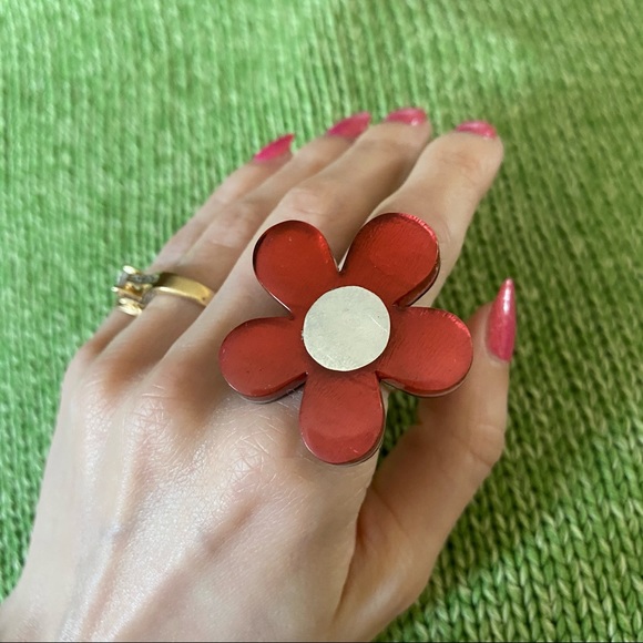 ✨SOLD✨ flower plastic ring - Picture 2 of 8